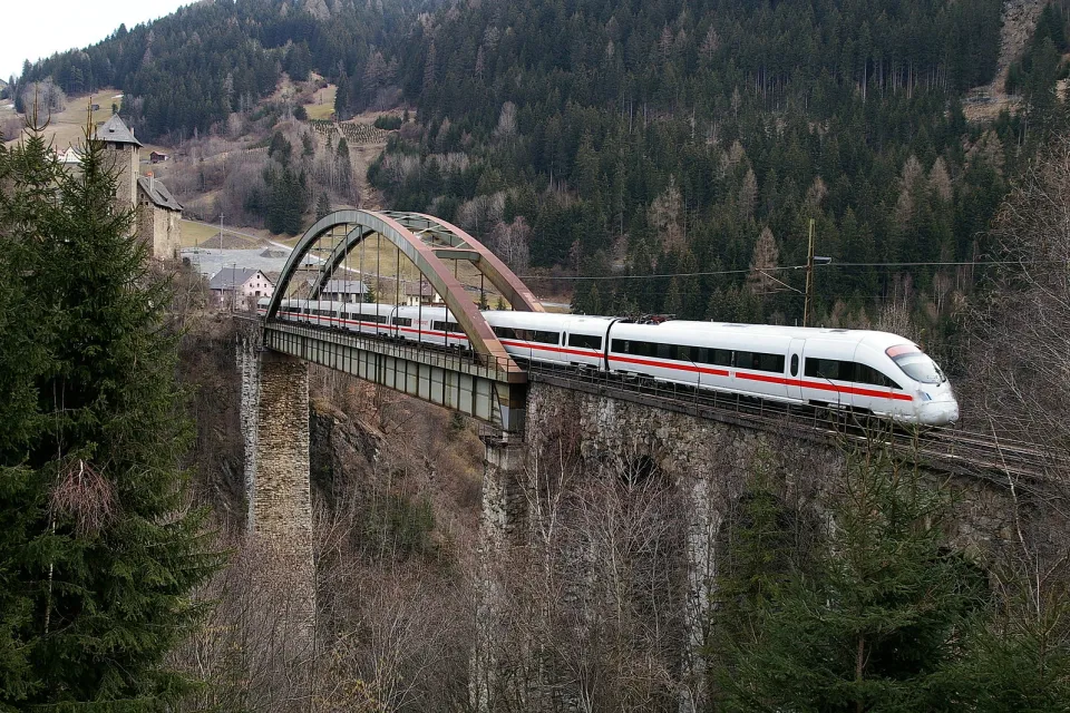 Train crossing the Trisanna Bridge in Tobadill, Austria
